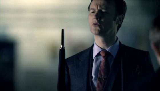 S1E1_mycroft-umbrella-blowing-out-candles-600x337